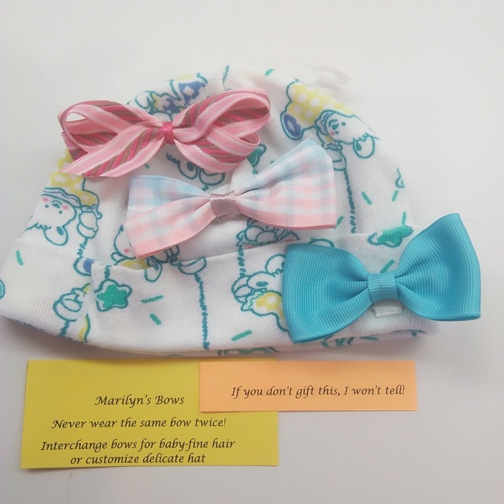 Knitted Cap with 3 Interchangeable Bows